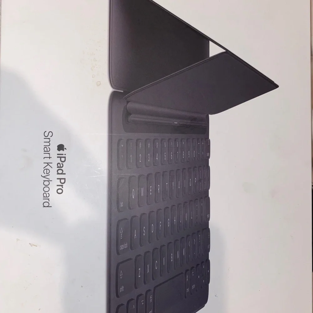 iPad Pro Smart Keyboard fits 10.2